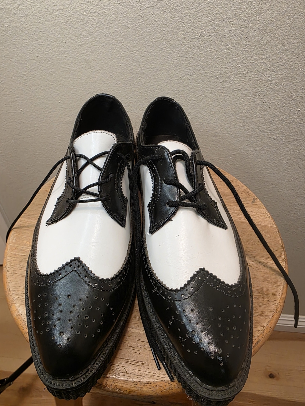 T.U.K. Black and White Men’s Wingtip Creeper Dress Shoes - Picture 2 of 6